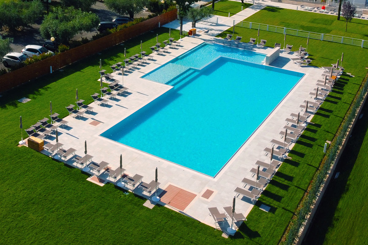 Aldero Hotel - Piscina e spazi estivi Aldero Hotel - Piscina e spazi estivi